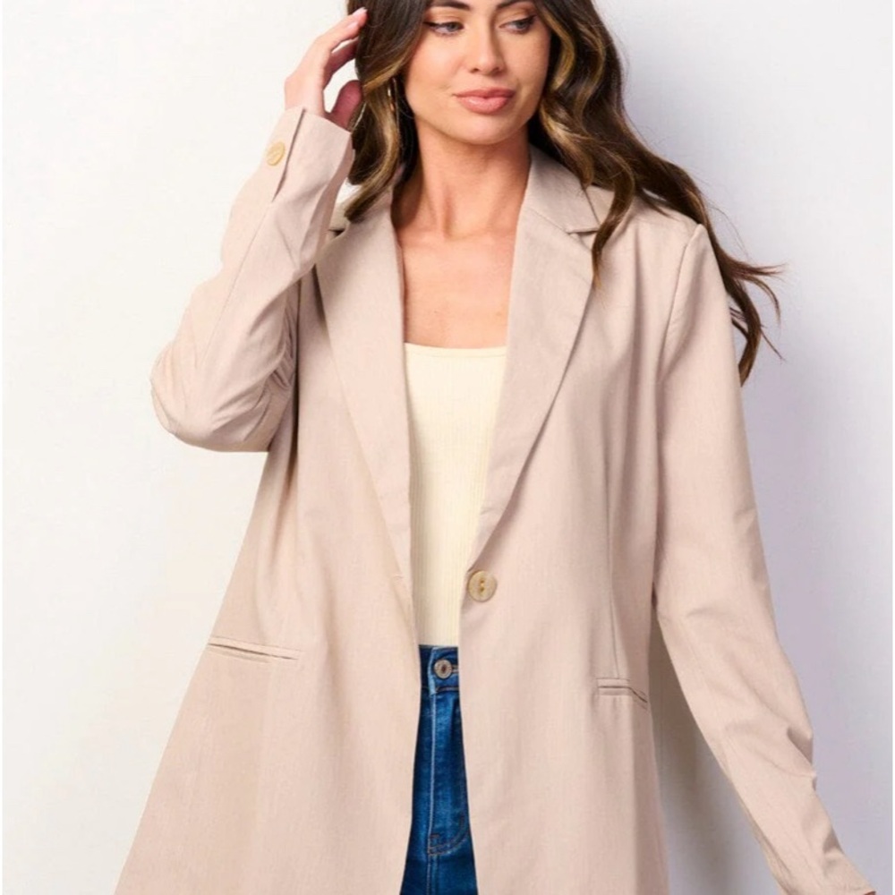 Women’s Long sleeve button closur blazer